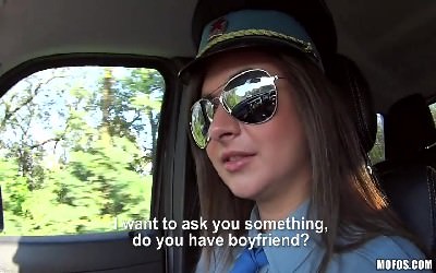 Жаркая русская ментовка красиво сосет член в машине и всячески ублажает парня на переднем сиденье